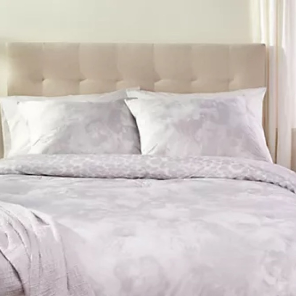 G.I.L.I. Reversible Animal Print Comforter Set | Snow Leopard | King